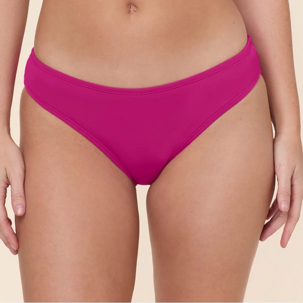 NWT; It wasn't the right fit for my body. I love the material and color!